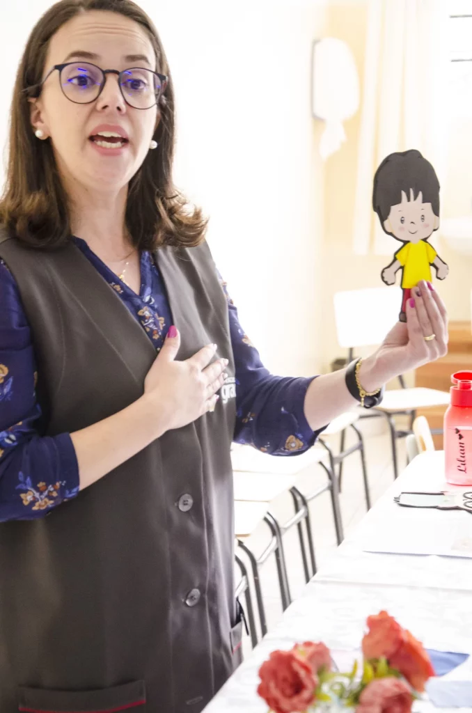 Professora da escola grace, escola com ensino fundamental em curitiba