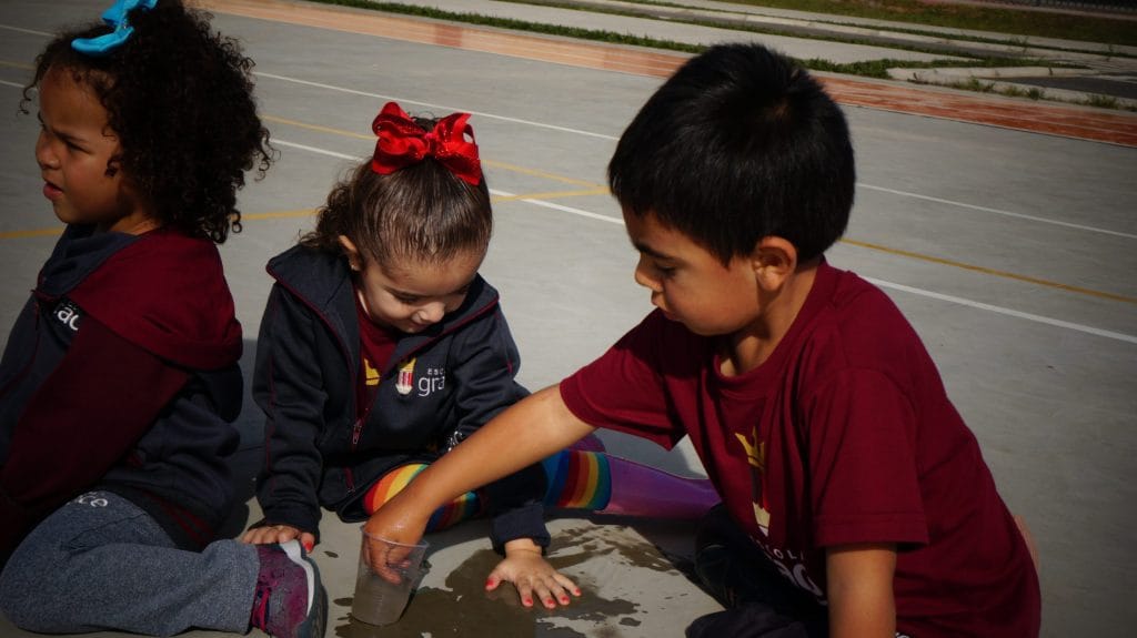 Desenhar com Água - Notícias de Turma Escola Grace