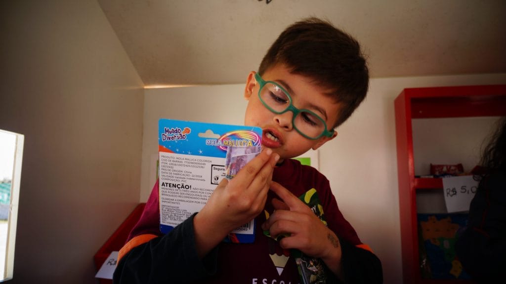 Dia de Compras na Gracetown - Notícias de Turma Escola Grace