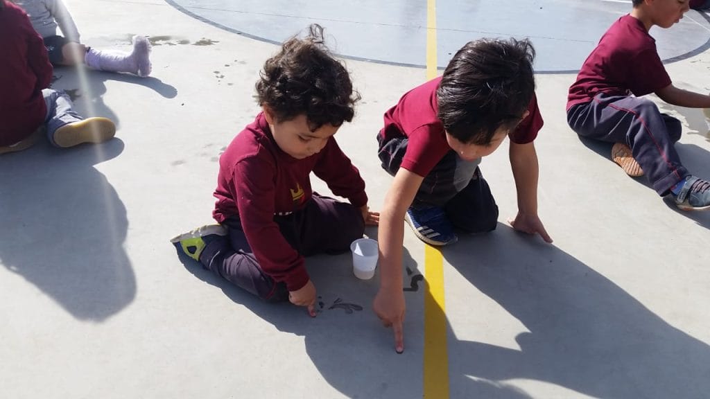 Desenhar com Água - Notícias de Turma Escola Grace