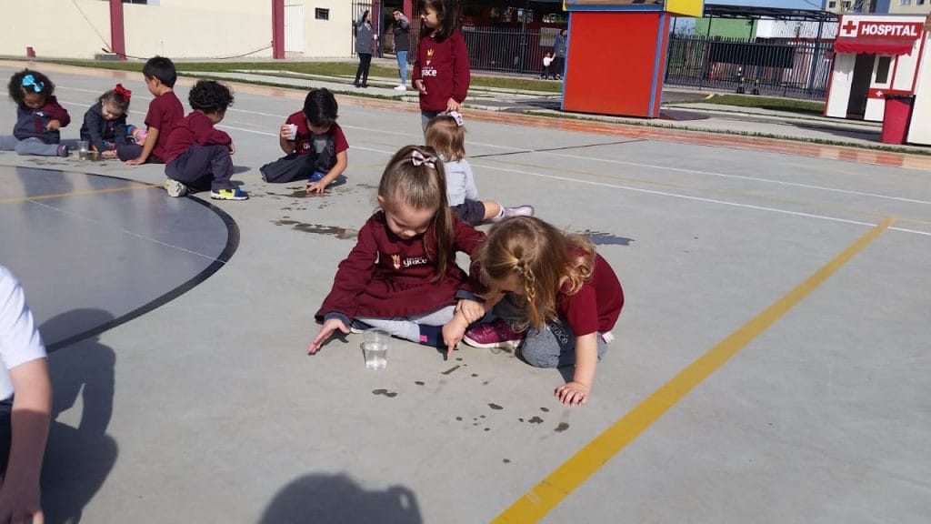 Desenhar com Água - Notícias de Turma Escola Grace