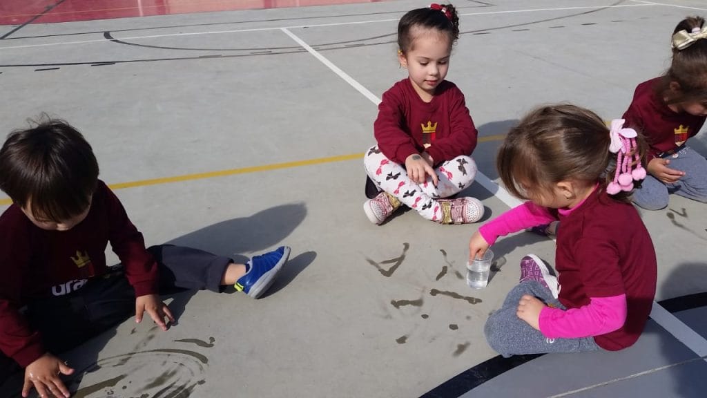 Desenhar com Água - Notícias de Turma Escola Grace