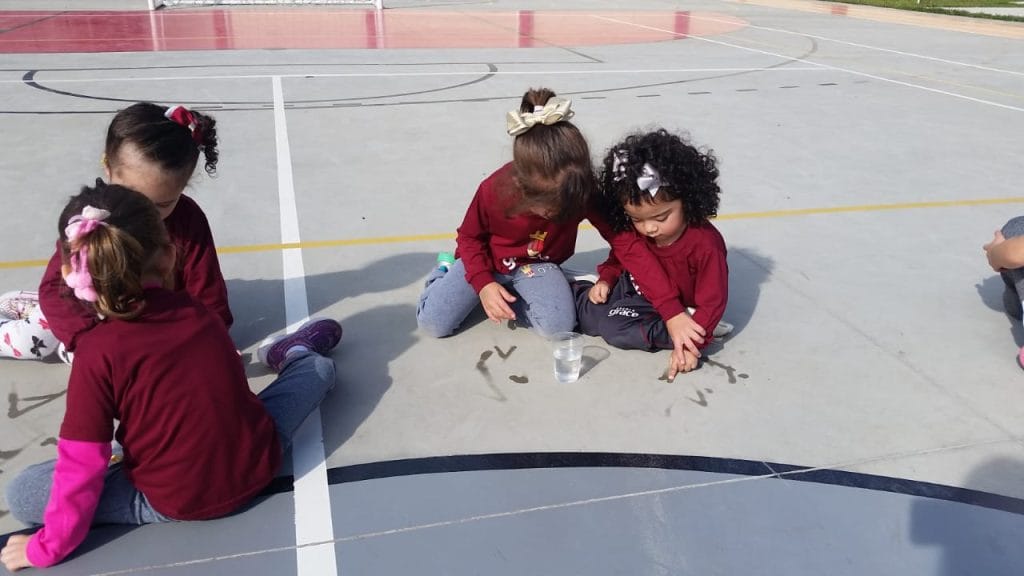 Desenhar com Água - Notícias de Turma Escola Grace